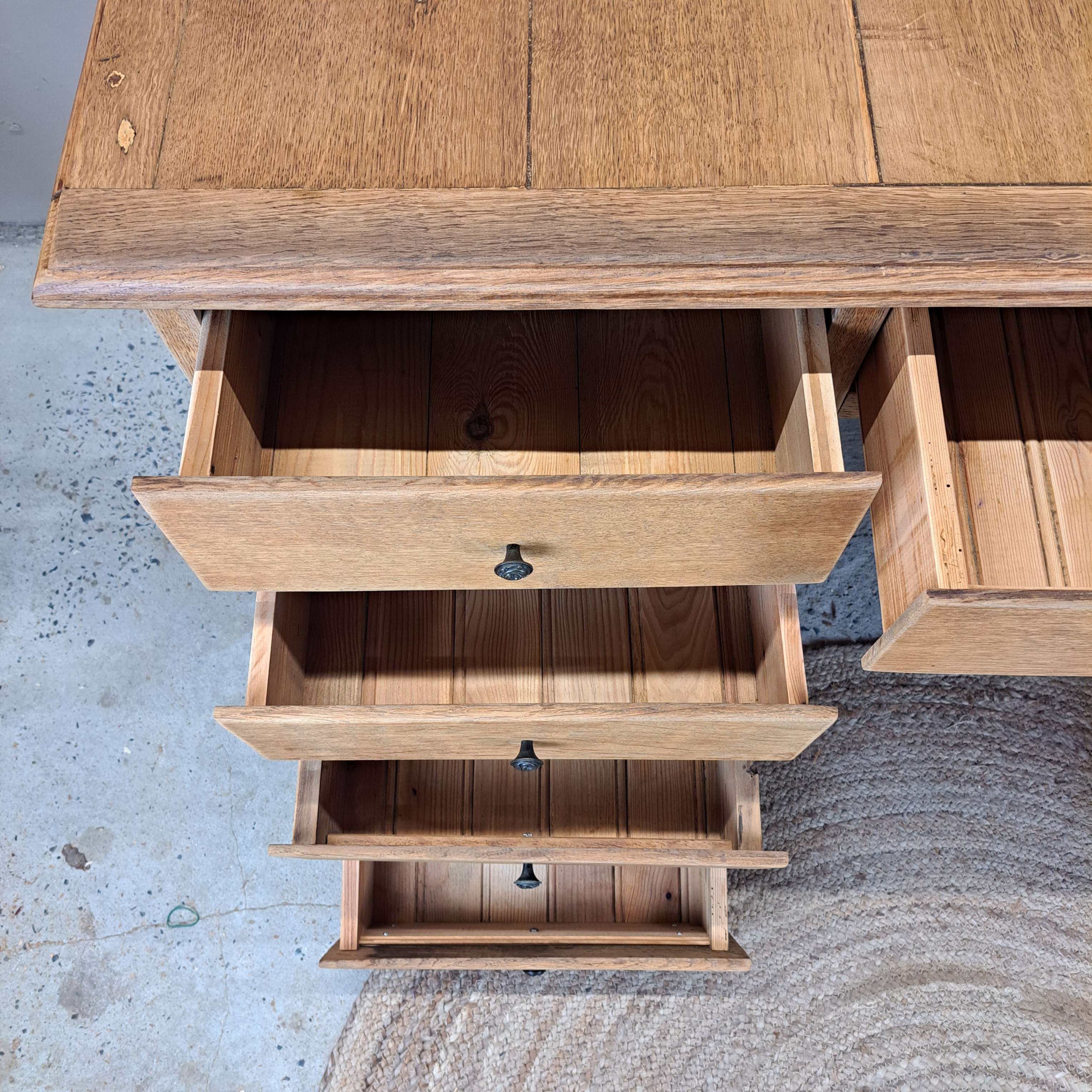 185a15887dbf.jpg Ancien bureau artisanal