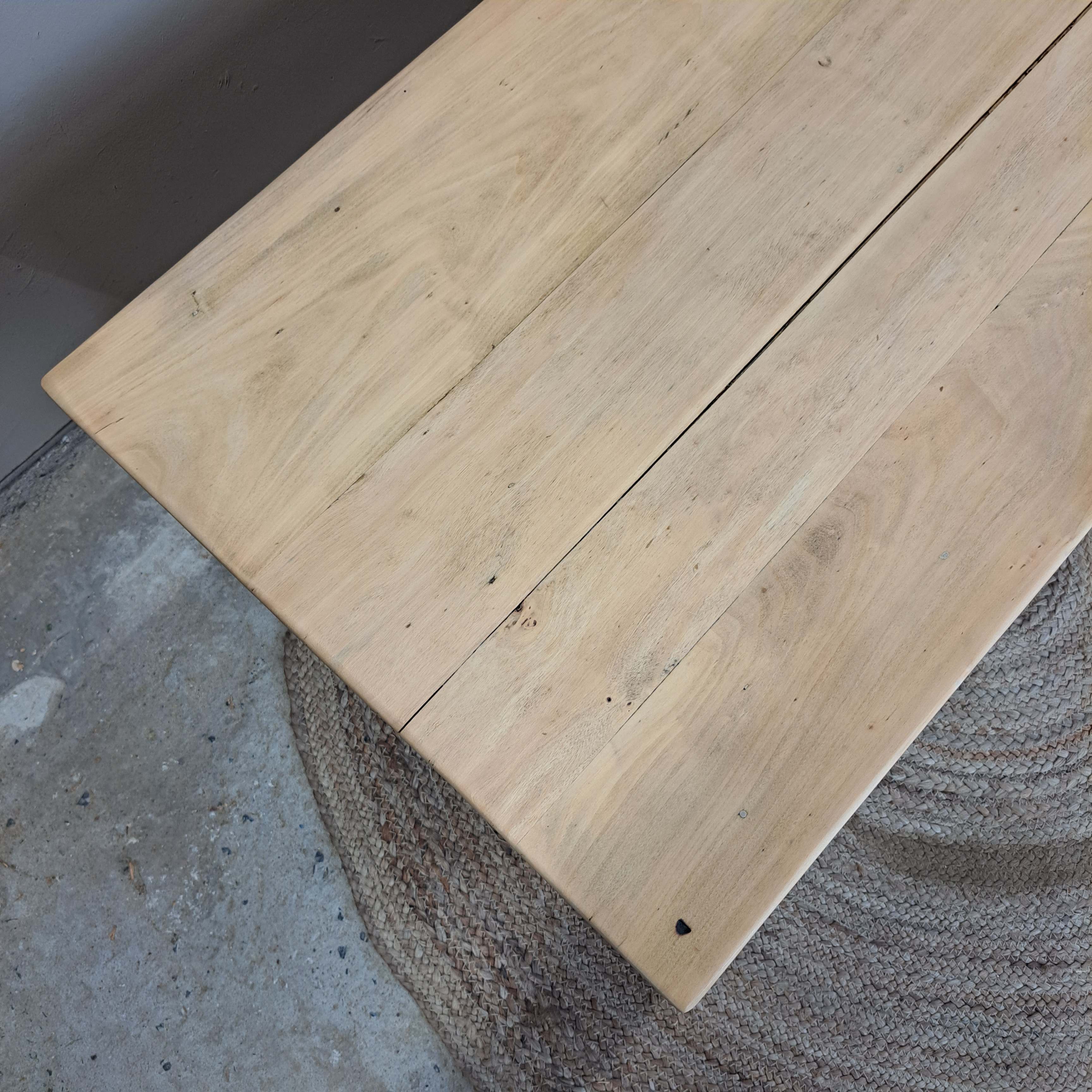 2c9bf5afc530.jpg TABLE BASSE DE FERME