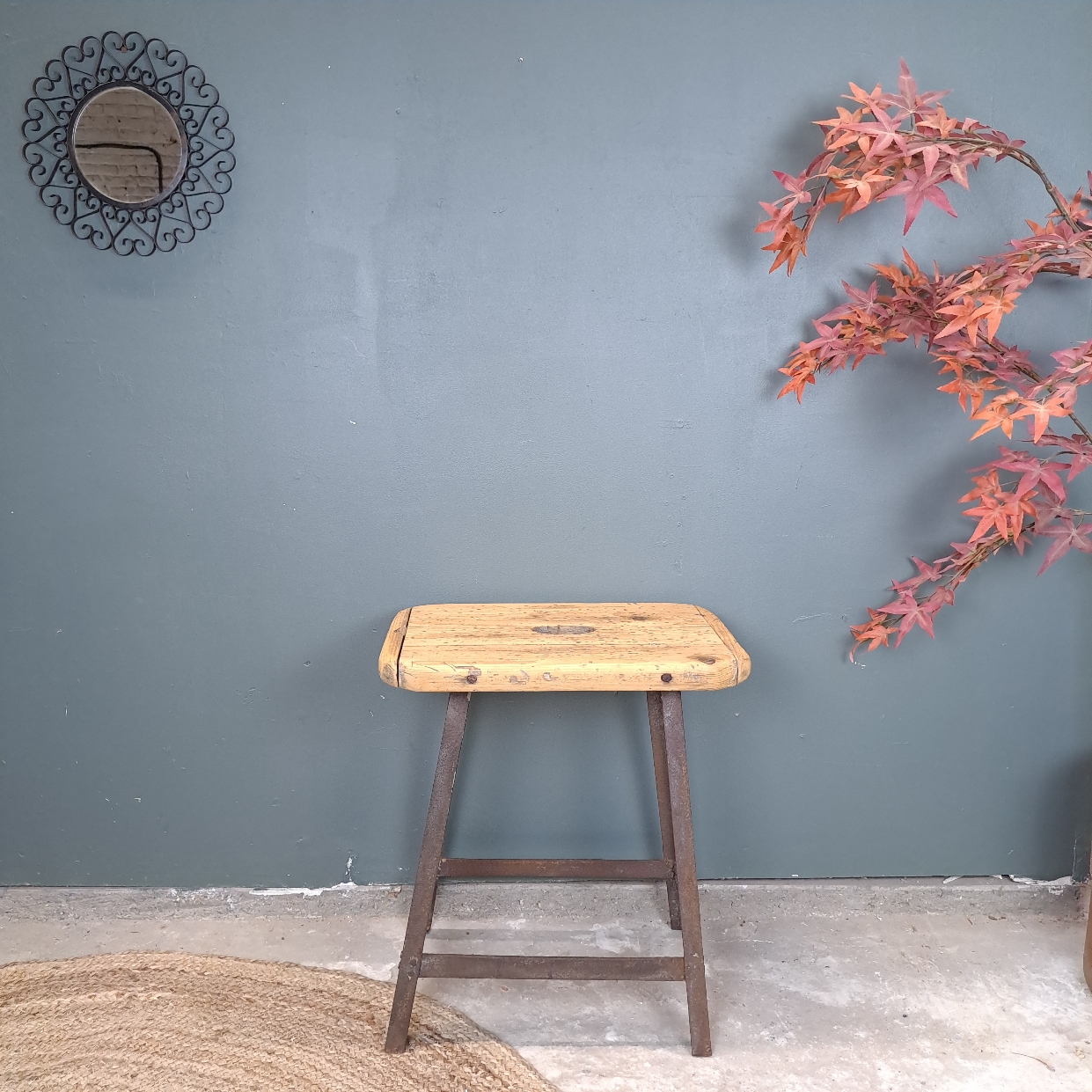 698866449cd4.jpg ANCIEN TABOURET DE METIER
