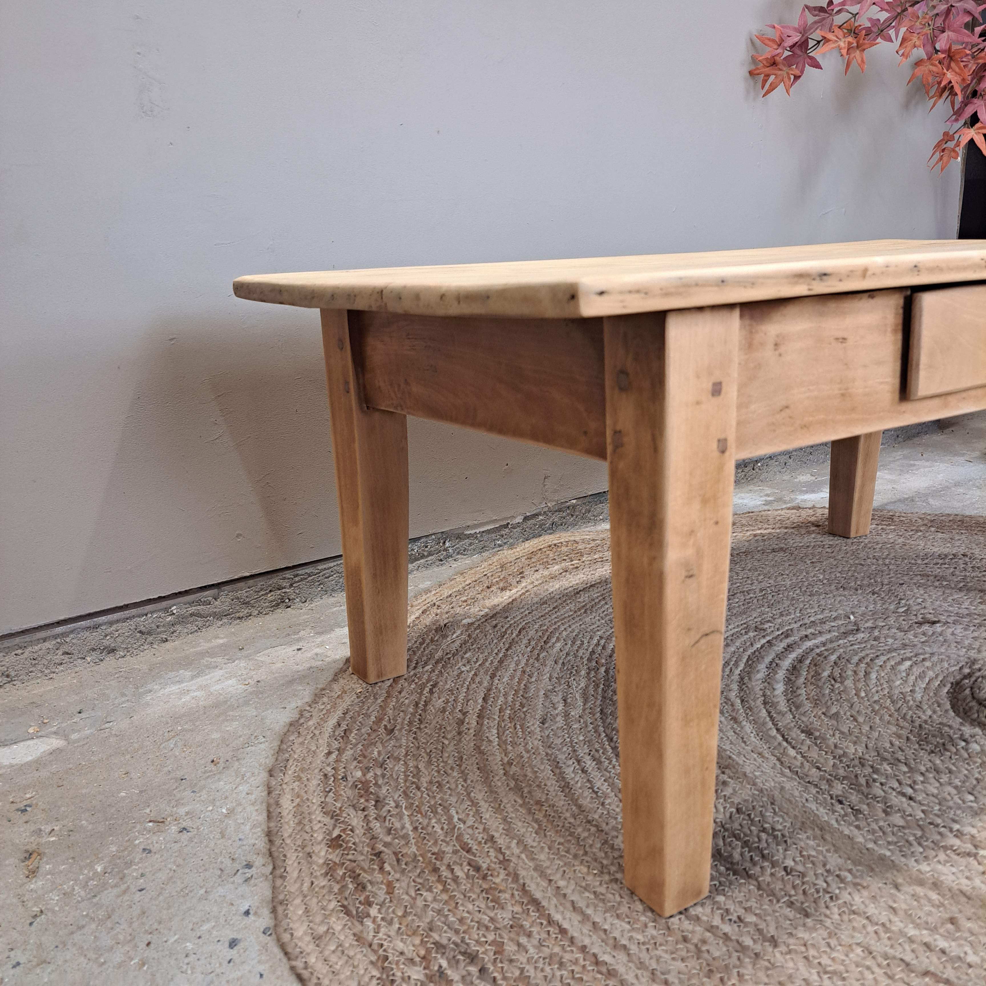 720dca0dbcf3.jpg TABLE BASSE DE FERME