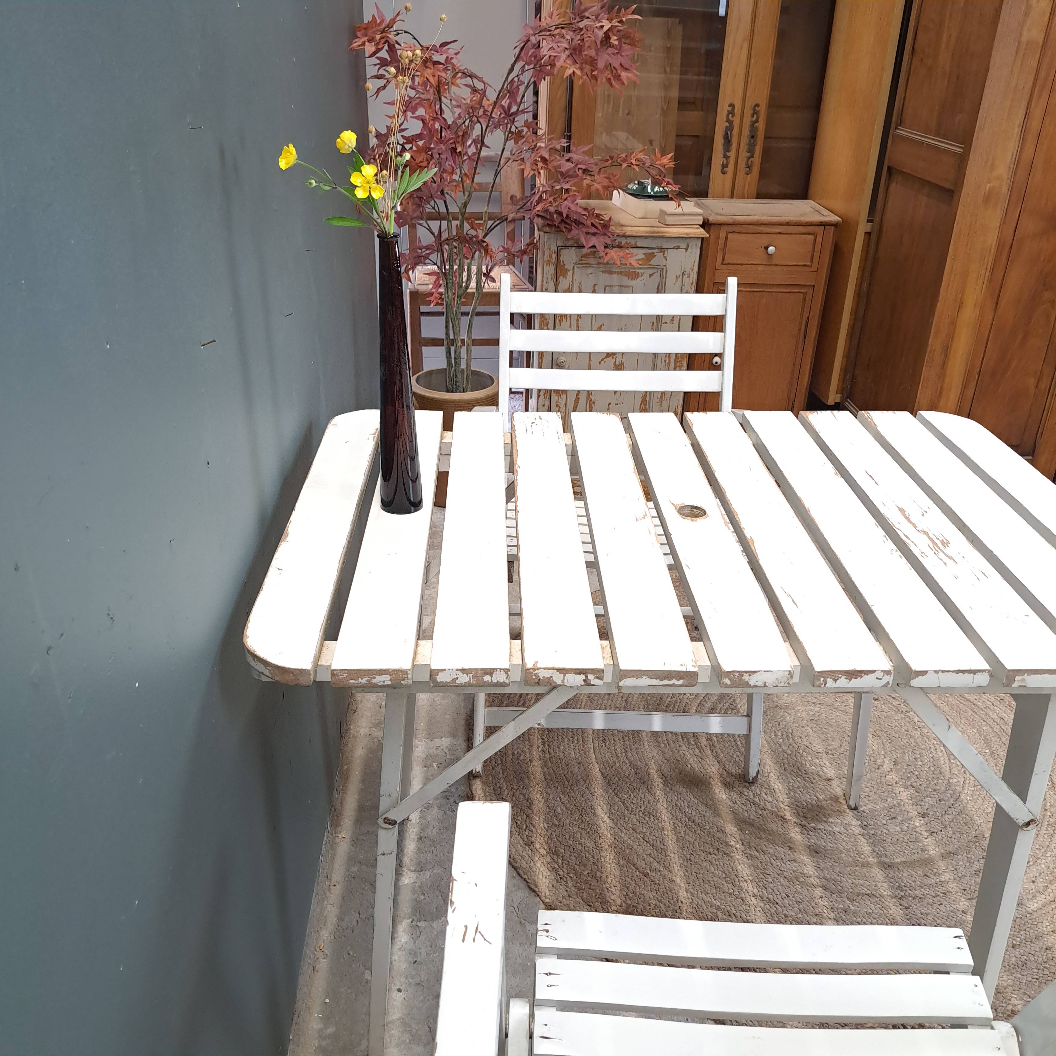 9ee80fb41851.jpg SALON DE JARDIN