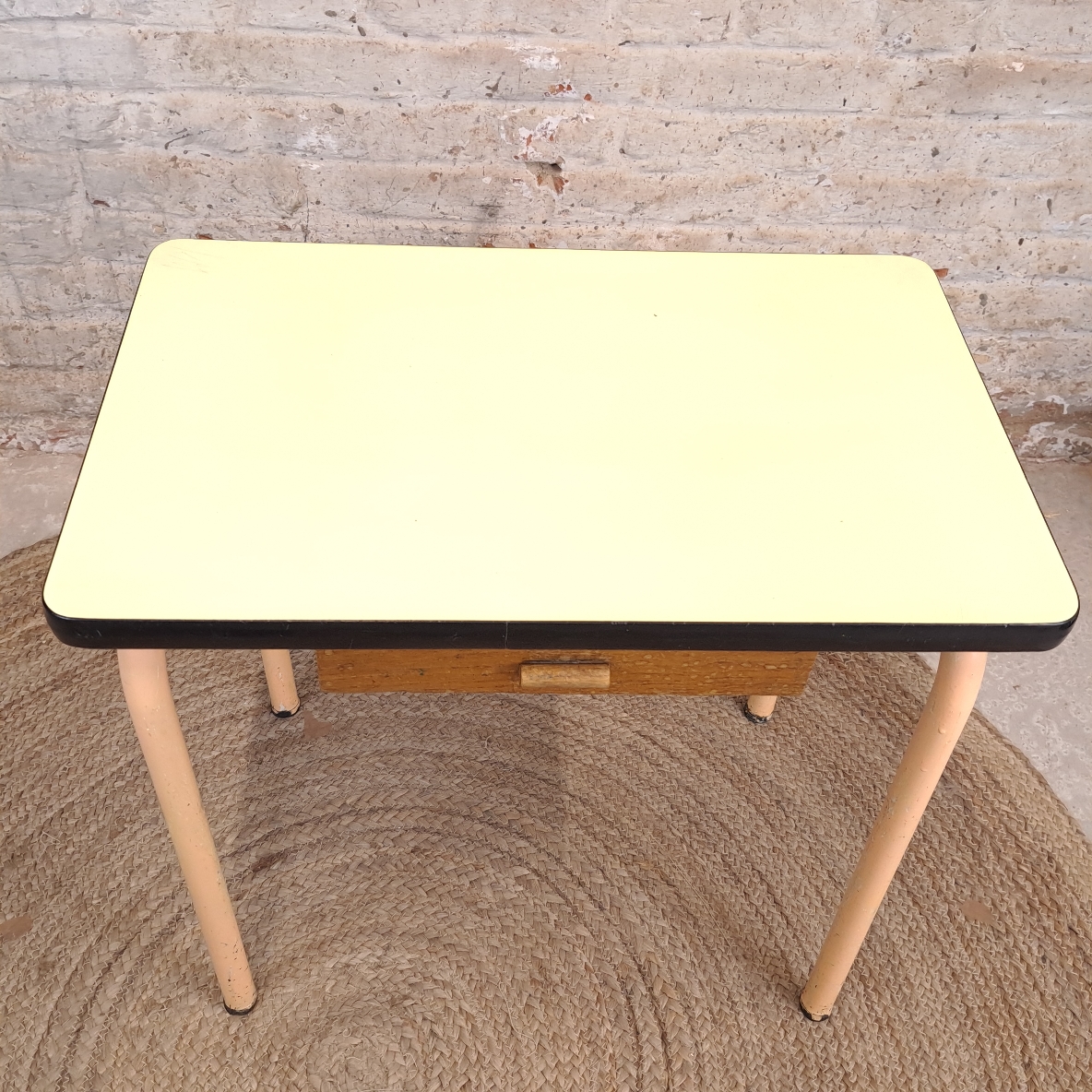 a7a8e5312437.jpg BUREAU D'écolier en formica