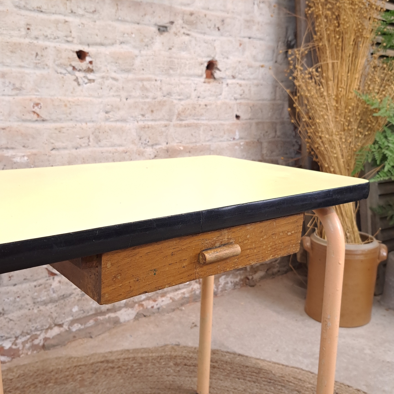 b40d21576818.jpg BUREAU D'écolier en formica