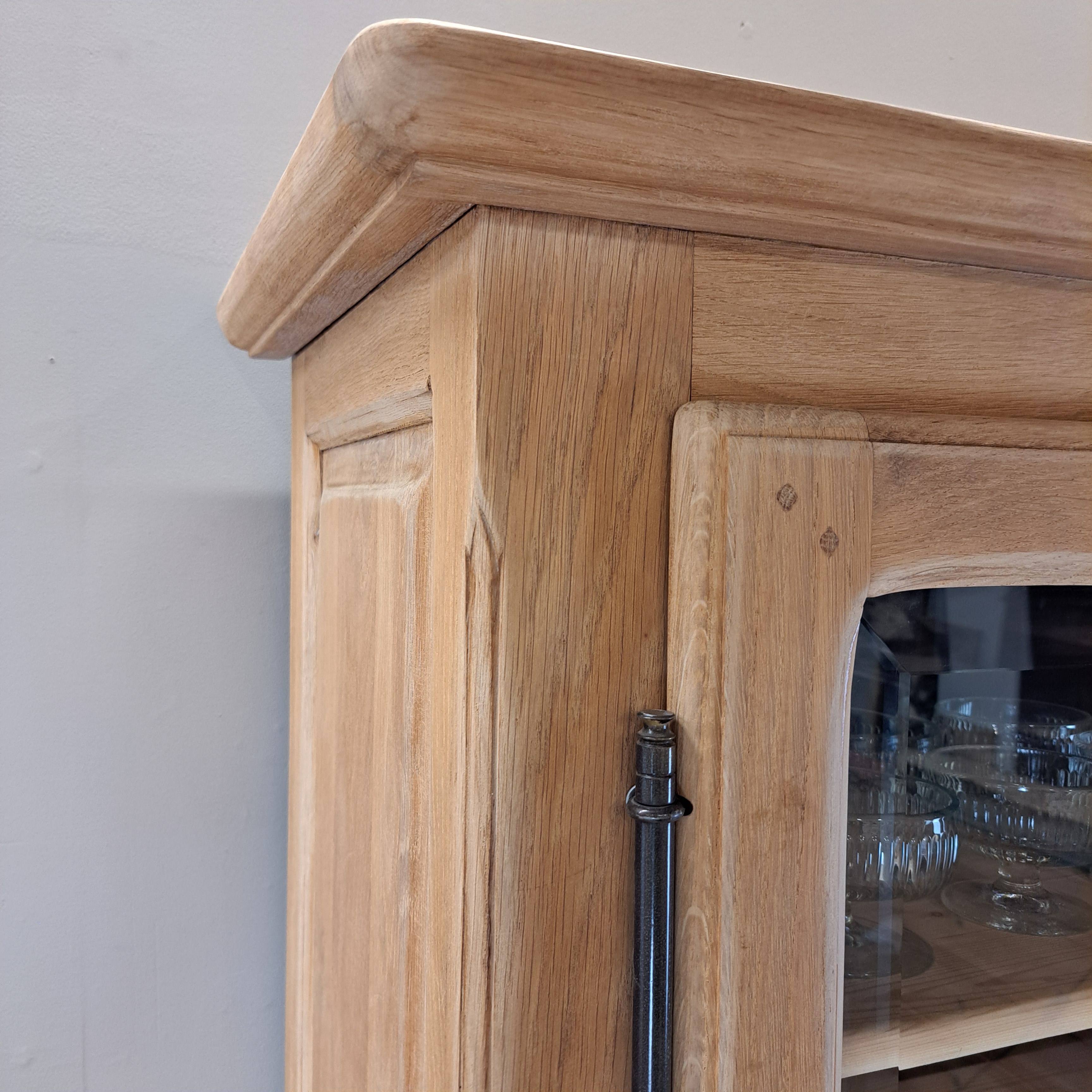 b9b27d191ed3.jpg ARMOIRE VITREE