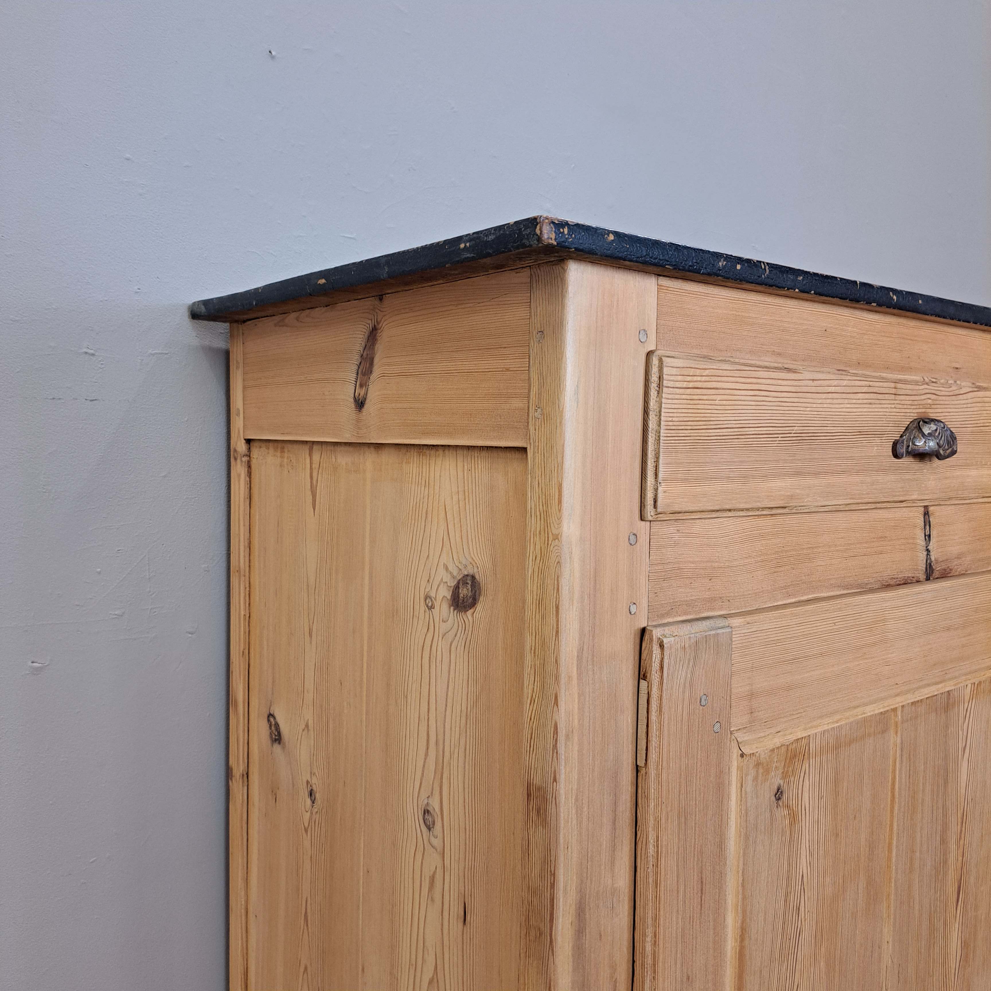 ddb8f22915a2.jpg MEUBLE CONFITURIER