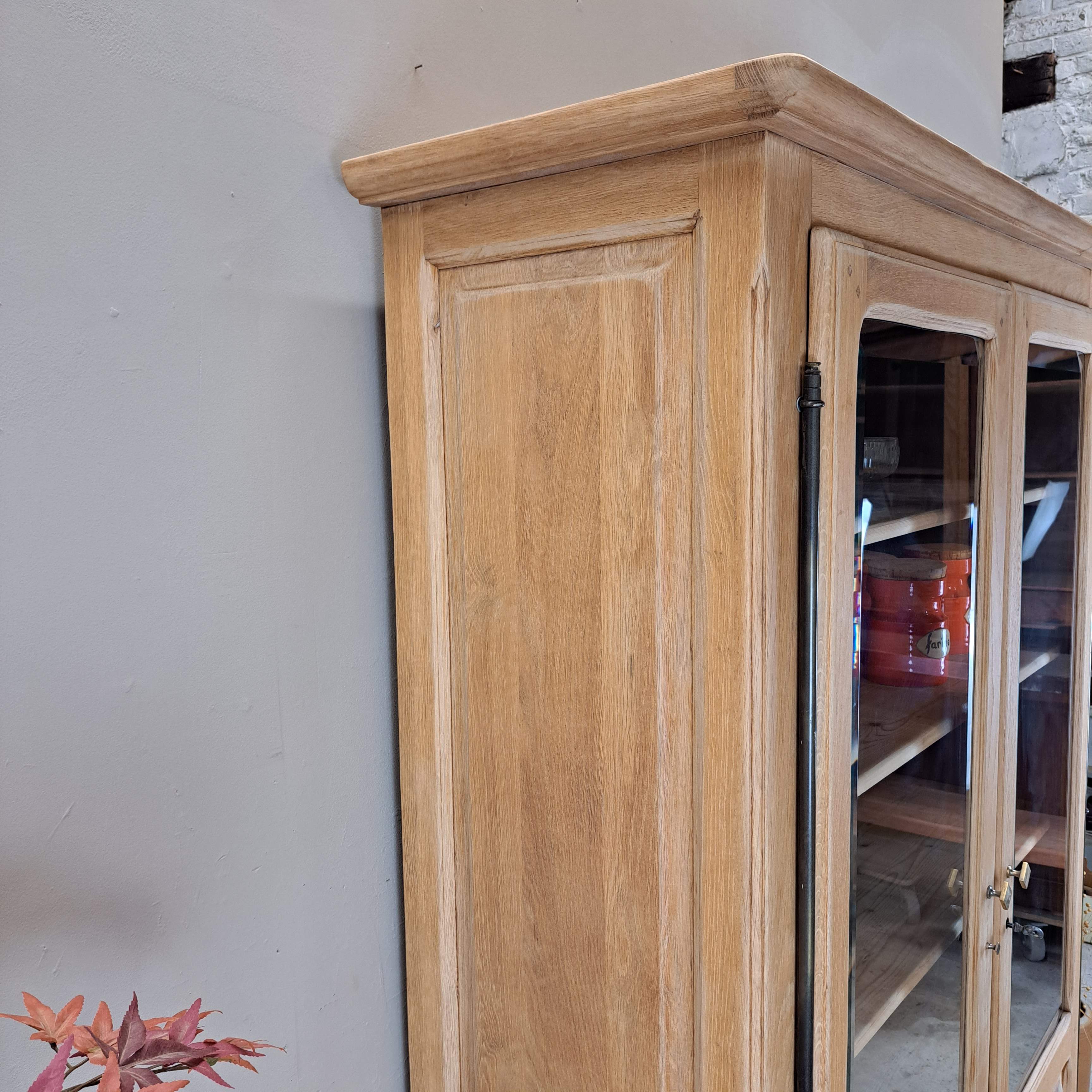f511575c8563.jpg ARMOIRE VITREE