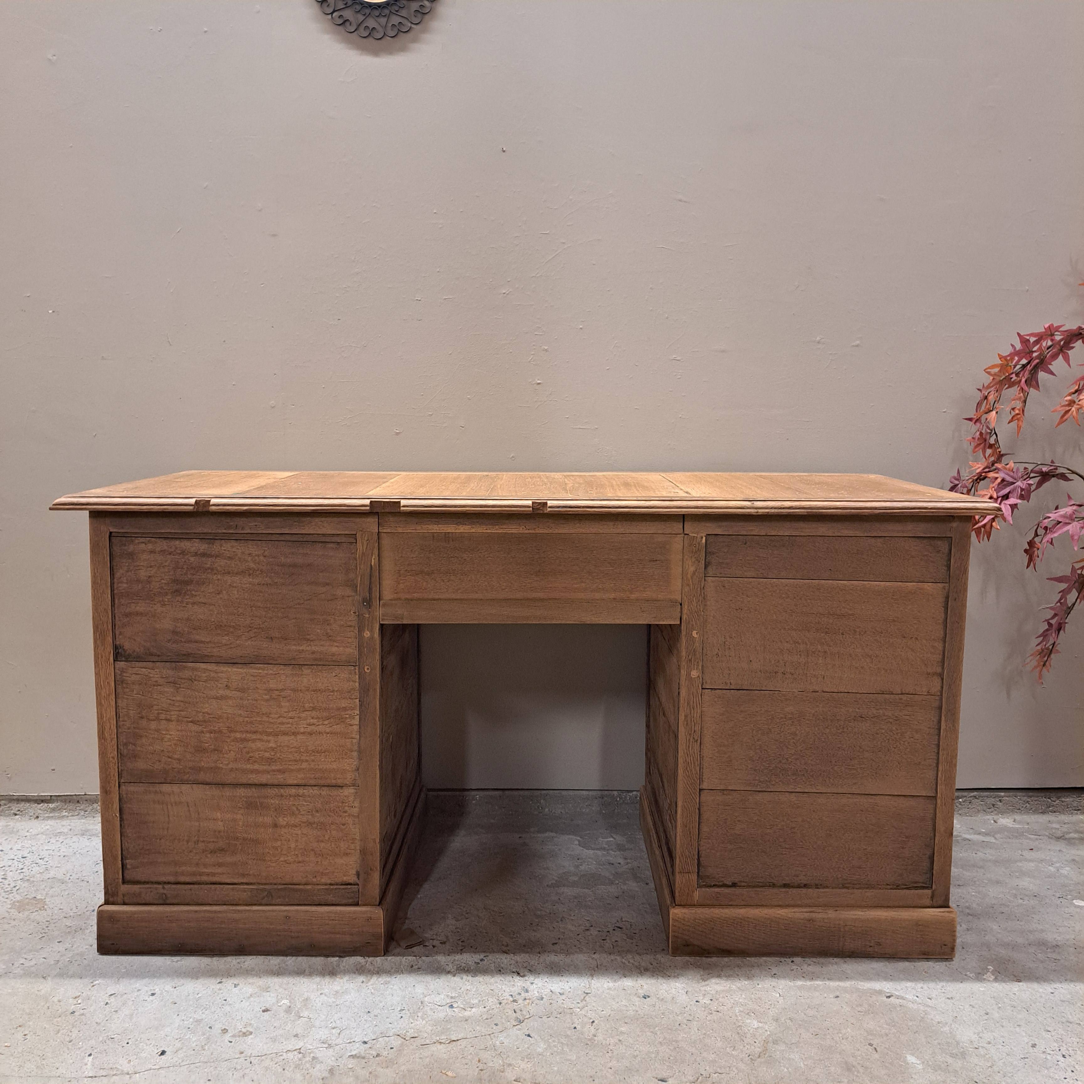 f8d09e497353.jpg Ancien bureau artisanal