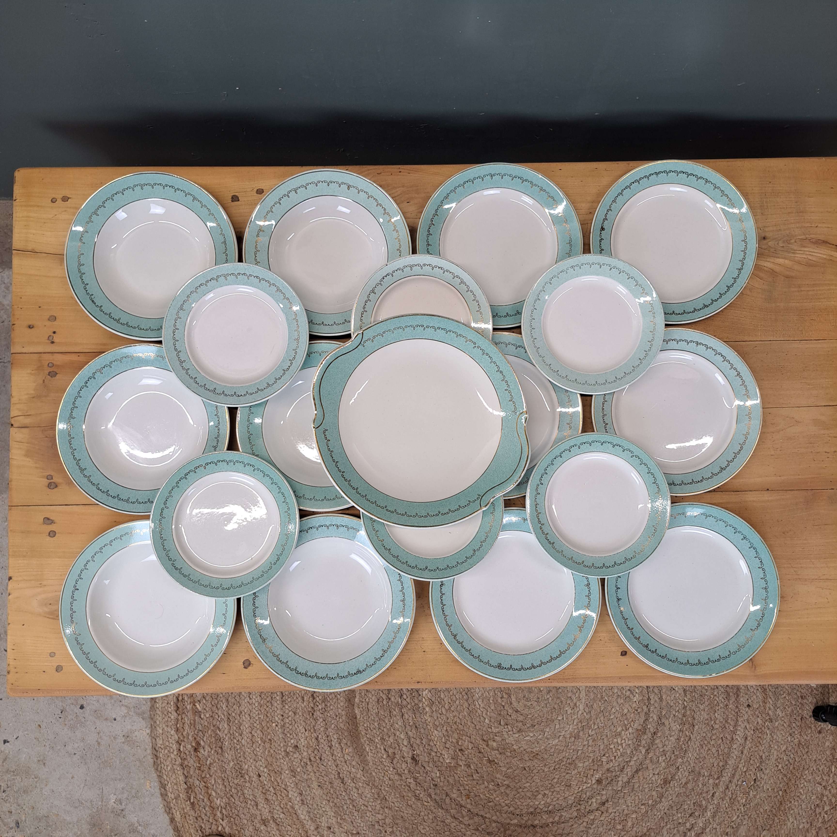 fb4baa4f6b26.jpg Ensemble Assiettes Badonviller